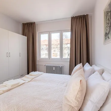 Peaceful Downtown Location - 2 Bedroom Daire *