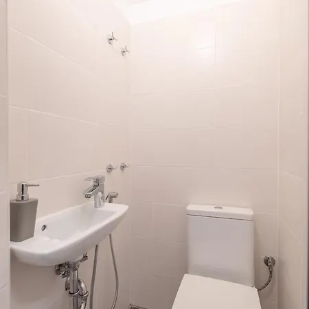 Peaceful Downtown Location - 2 Bedroom Daire *