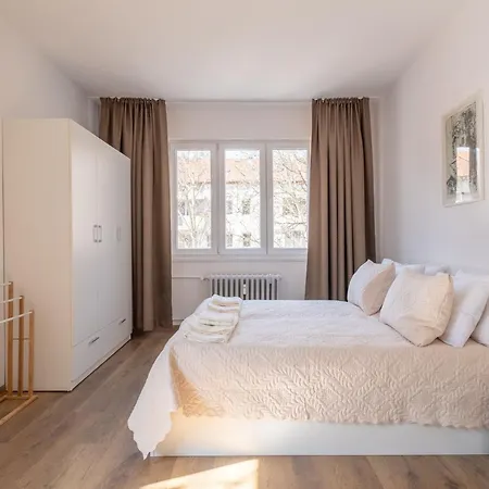 Peaceful Downtown Location - 2 Bedroom София
