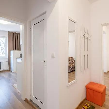 Peaceful Downtown Location - 2 Bedroom Апартаменты София