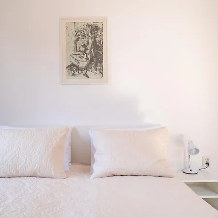 Peaceful Downtown Location - 2 Bedroom Sofie