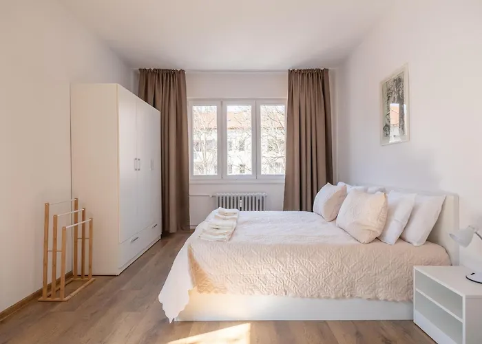 Peaceful Downtown Location - 2 Bedroom ソフィア