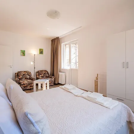 Peaceful Downtown Location - 2 Bedroom * София