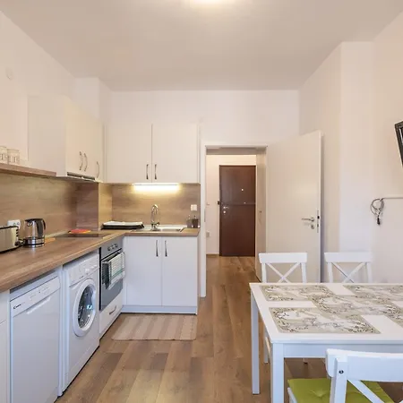 Peaceful Downtown Location - 2 Bedroom Апартаменты *