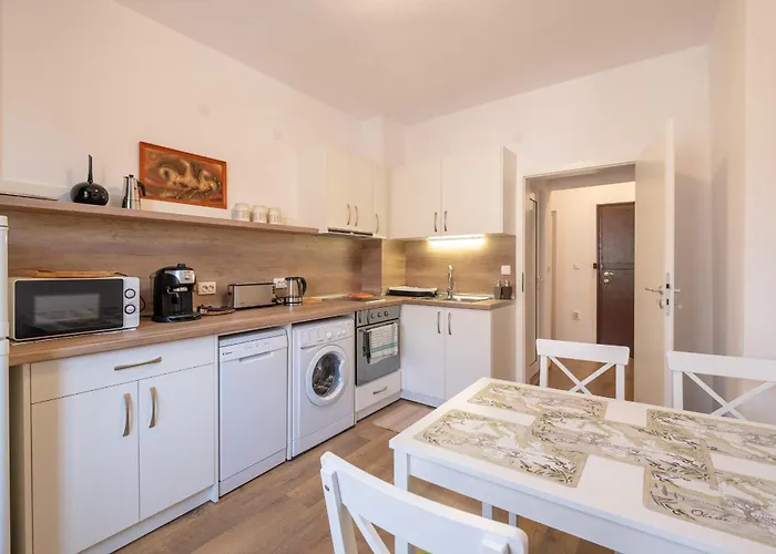 Peaceful Downtown Location - 2 Bedroom Appartamento *