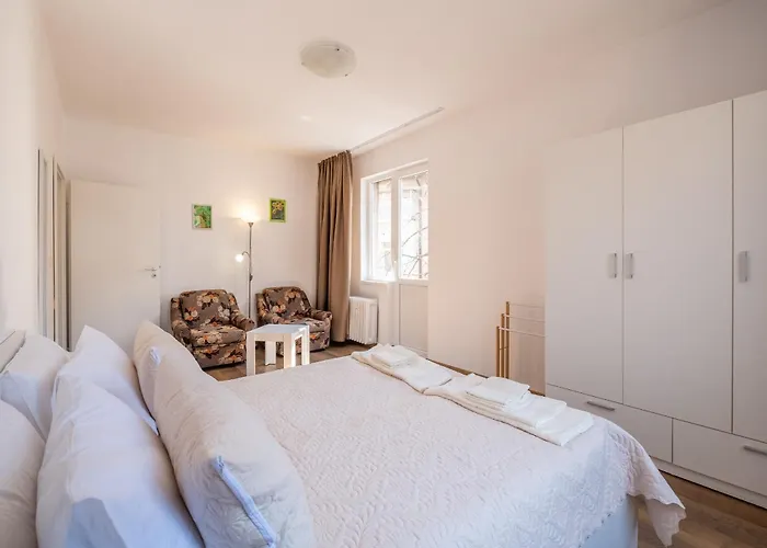 Peaceful Downtown Location - 2 Bedroom * Sofia