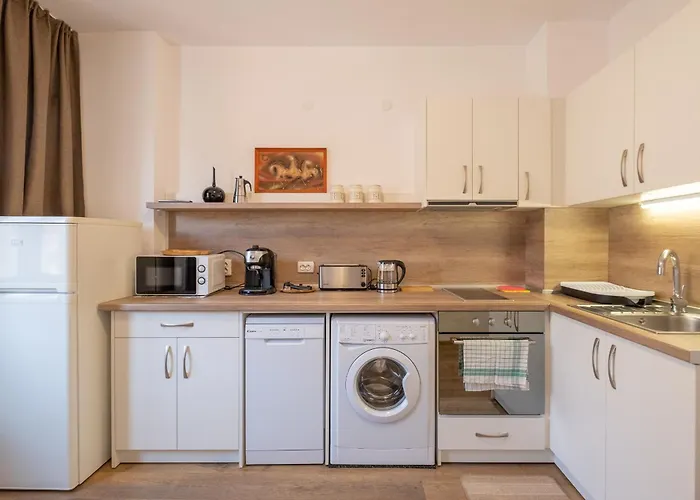 Peaceful Downtown Location - 2 Bedroom *