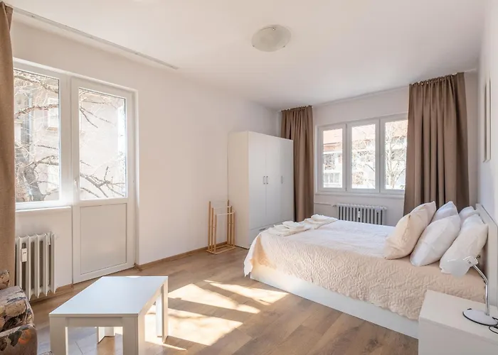 Peaceful Downtown Location - 2 Bedroom *