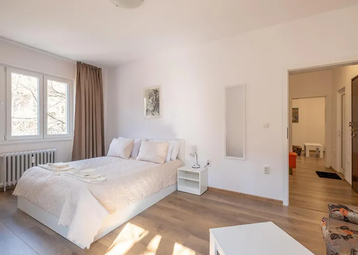 Peaceful Downtown Location - 2 Bedroom * Sofia