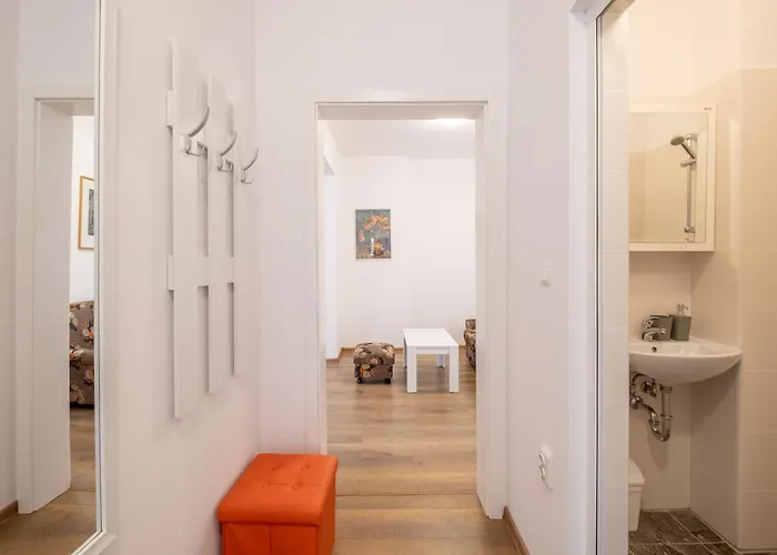 Peaceful Downtown Location - 2 Bedroom Appartamento *